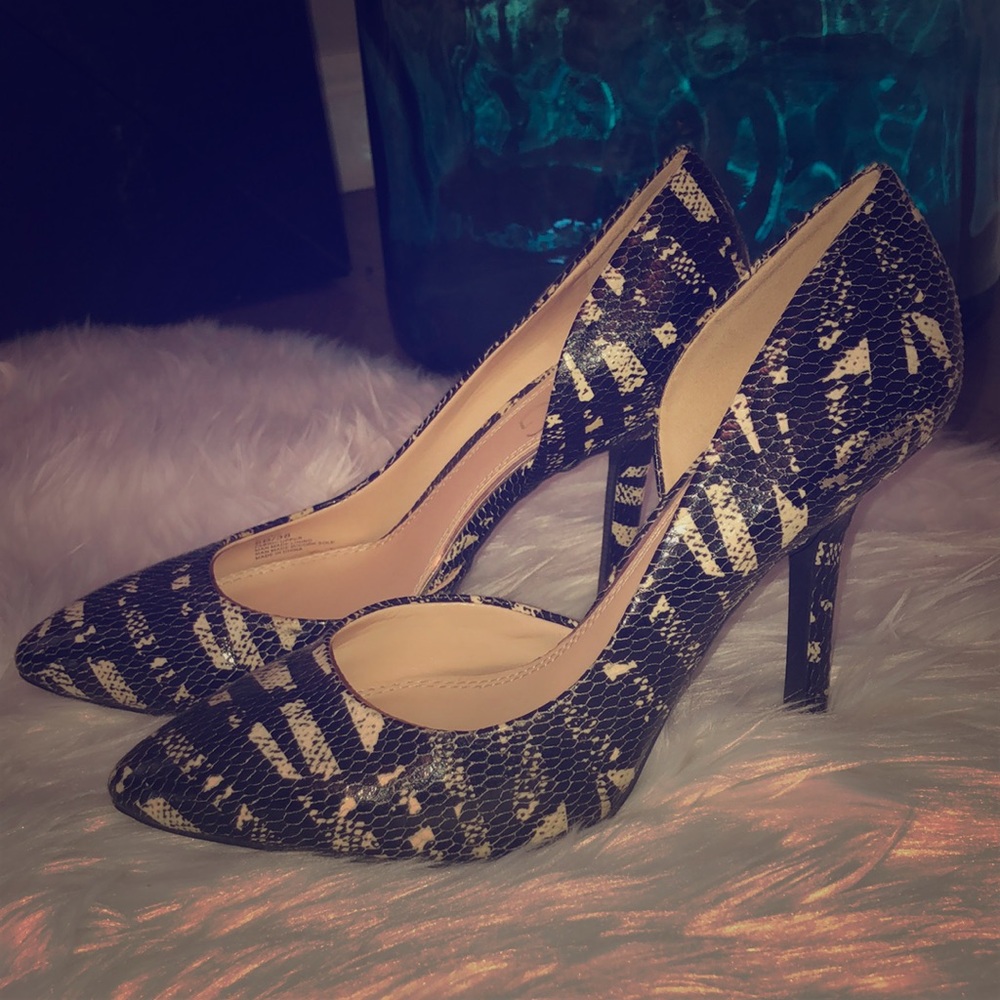 Women’s snakeskin heels sz 8